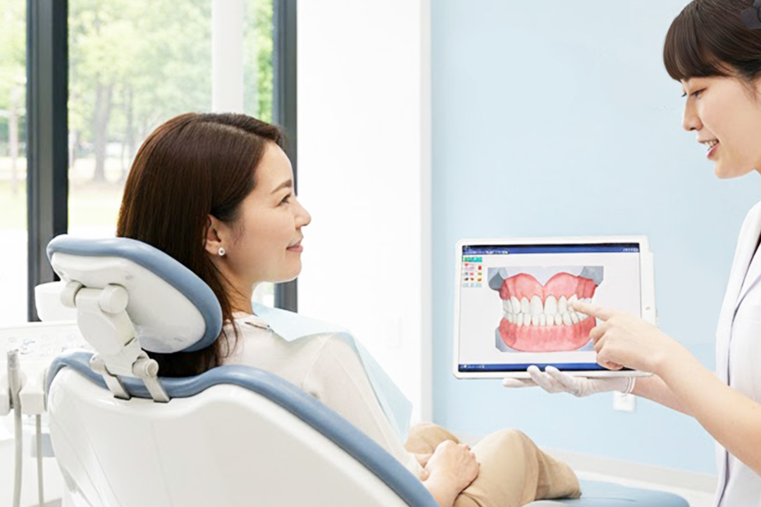 カウンセリングをする女性